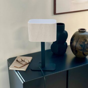 Dyberg Larsen Stolová lampa Calix, prírodná biela, výška 39 cm