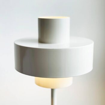 Dyberg Larsen stolová lampa Stoke, tmavo biela, výška 49,5 cm
