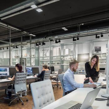 ERCO Lucy stolová LED lampa, podstavec, biela 840