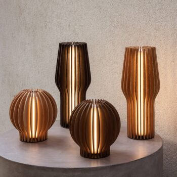EVA Solo LED dobíjacia stolová lampa Radiant, svetlé drevo, Ø 14 cm, USB