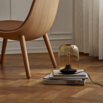 EVA Solo LED stolová lampa Acorn, jantárová, sklo, stmievateľná