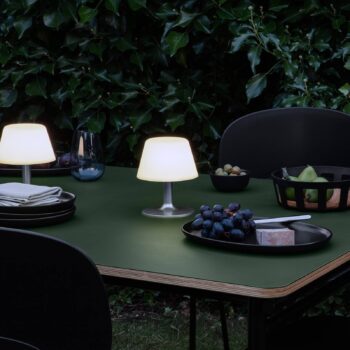 EVA Solo SunLight LED solárna stolová lampa 16 cm opál