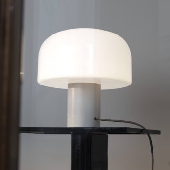 FLOS Bellhop Glass T stolová lampa, biela, výška 34 cm, stmievateľná