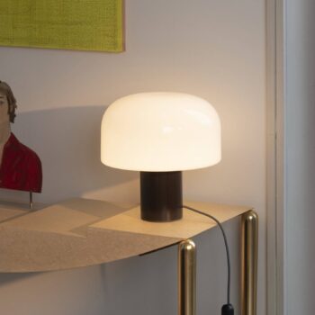 FLOS Bellhop Glass T stolová lampa, čokoládovo hnedá, výška 34 cm