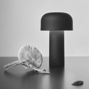 FLOS Bellhop stolová LED lampa, čierna