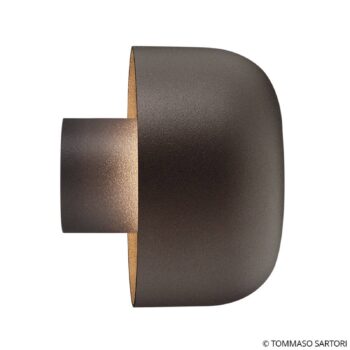 FLOS Bellhop vonkajšia nástenná, 4.000K tmavohnedá