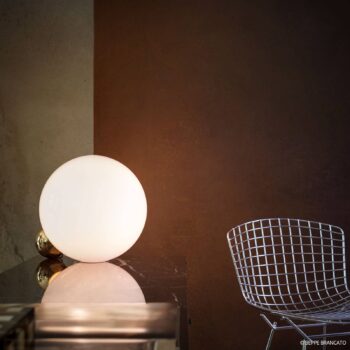 FLOS Copycat – stolná LED lampa, zlatá