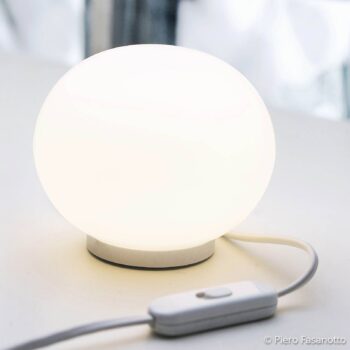FLOS Glo-Ball Basic Zero - biela stolová lampa