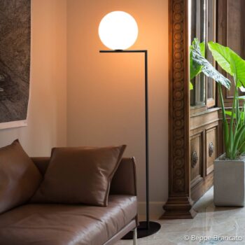FLOS IC F1 stojacia lampa čierna Ø 20 cm