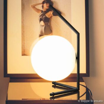FLOS IC T1 Nízka dizajnová stolová lampa čierna