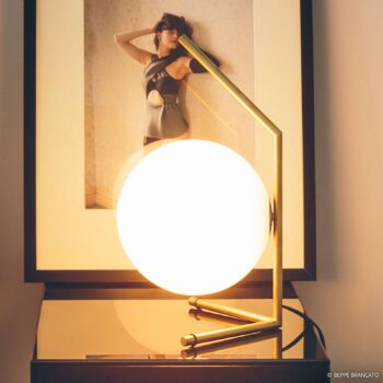 FLOS IC T1 Nízka dizajnová stolová lampa mosadznej farby