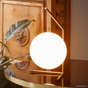 FLOS IC T1 Nízka dizajnová stolová lampa mosadznej farby