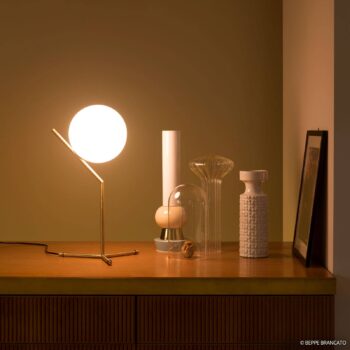 FLOS IC T1 Vysoká stolová lampa, brúsená mosadz