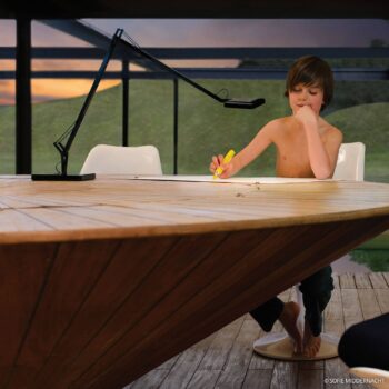 FLOS Kelvin – stolná lampa LED v čiernej