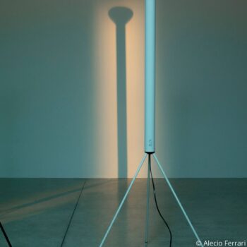FLOS Luminator stojacia lampa, biela, výška 189 cm, kov