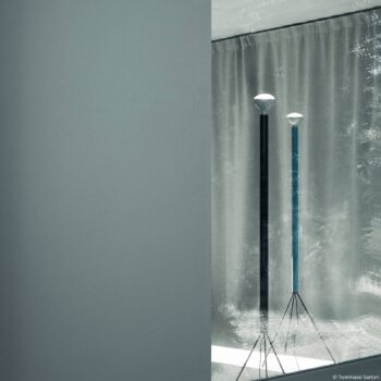 FLOS Luminator stojacia lampa, svetlomodrá, výška 189 cm, kov