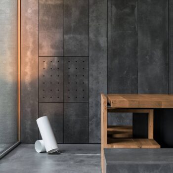 FLOS Sawaru stolná LED lampa nastaviteľná biela