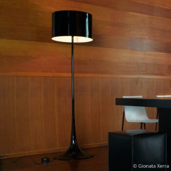 FLOS Spun Light F - čierna stojacia lampa