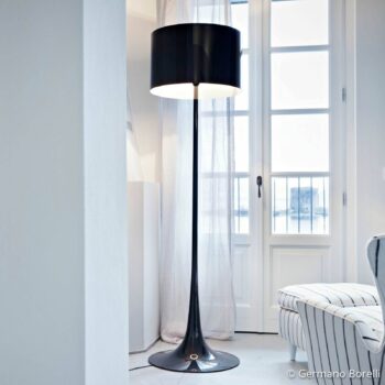 FLOS Spun Light F - čierna stojacia lampa