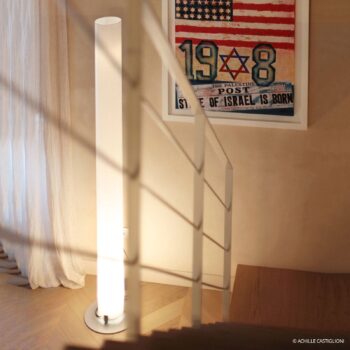 FLOS Stylos stojaca lampa v tvare valca, výška 200 cm