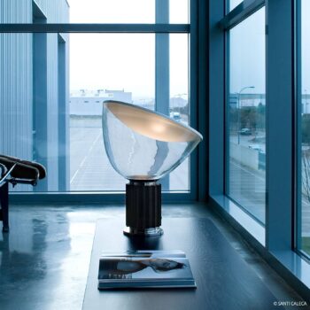 FLOS Taccia stolná lampa, čierna