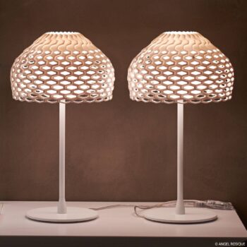 FLOS Tatou T stolná lampa, stmievač, biela