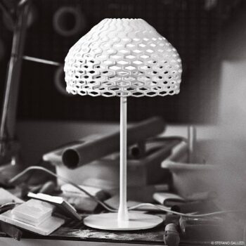 FLOS Tatou T stolná lampa, stmievač, biela