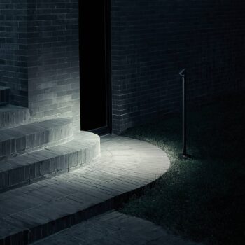 FLOS Walkstick 2 chodníkové svietidlo 2700K čierna