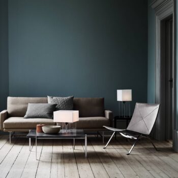 FRITZ HANSEN Cross-Plex stolová lampa, výška 30 cm
