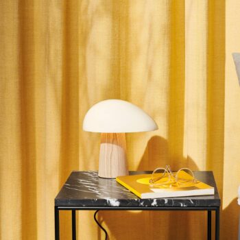 FRITZ HANSEN Night Owl stolová lampa dym/jaseň