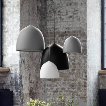 FRITZ HANSEN Suspence P2 závesná Ø 38,5 cm, sivá