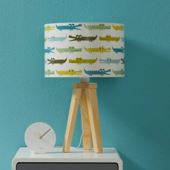 Farebná stolová lampa do detskej izby krokodíl s drevom