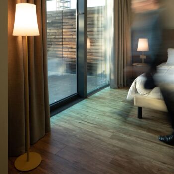 Foscarini Birdie Easy stojaca lampa piesková žltá