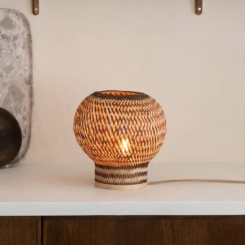 GOOD & MOJO Stolová lampa Barbados, hnedá, Ø 25 cm, bambus, E27