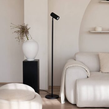 GOOD & MOJO stojaca lampa Java, čierna, 141 cm, bambus, GU10