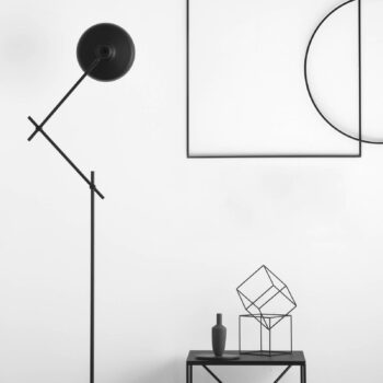 GRUPA Arigato stojaca lampa 3-dielne rameno čierna