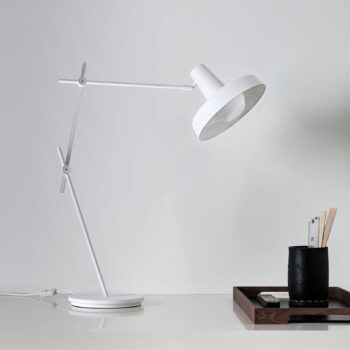 GRUPA Arigato stolová lampa, 3-dielne rameno biela