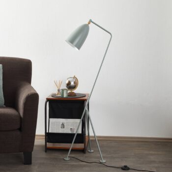 GUBI Gräshoppa trojnohá stojaca lampa modro-sivá