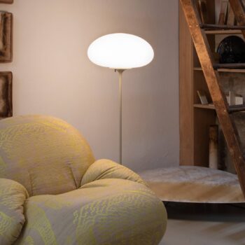 GUBI Stemlite stojaca lampa, sivá, 110 cm