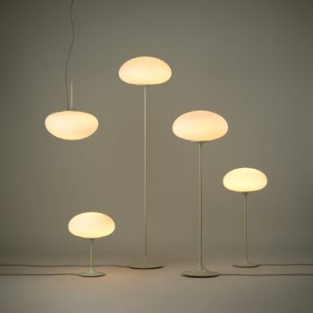 GUBI Stemlite stolná lampa, sivá, 42 cm