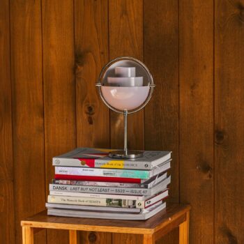 Gubi Stolová lampa Multi-Lite, chróm/fialová, výška 30 cm