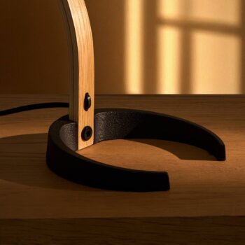 Gubi stolová lampa Timberline, drevo/biela, ľan, V 50 cm