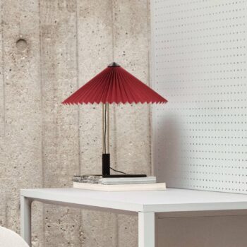 HAY Matin 300 LED plisovaná stolová lampa, oxidovo červená