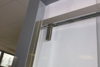 HOPA - Sprchové dvere ADRA - Farba rámu zásteny - Hliník leštený, Rozmer A - 150, Smer zatváranie - Pravé (DX), Výplň - Číre bezpečnostné sklo - 8 mm BCADRA15CC