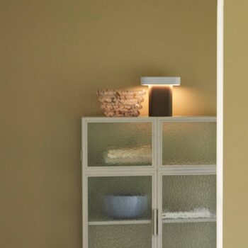 HÜBSCH LED stolová lampa Sleek, hnedá/svetlosivá liatina, PC