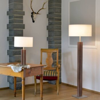 HerzBlut Dana stojaca lampa, orech, biely