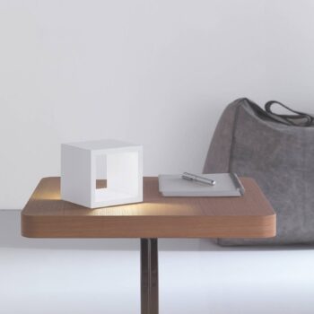 ICONE Cubò - LED stolová lampa, biela