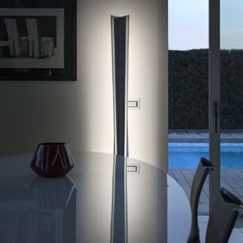 ICONE Reverse - dizajnová stojacia lampa s LED svetlom