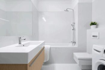 INVENA - Sprchový stĺp DOKOS s vaňovým výtokom chróm AU-19-B01-V