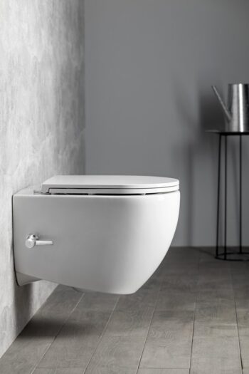 ISVEA - INFINITY CLEANWASH závesná WC misa, integrovaný ventil a bidetová spŕška, Rimless, 36,5x53cm, biela 10NFS1001I